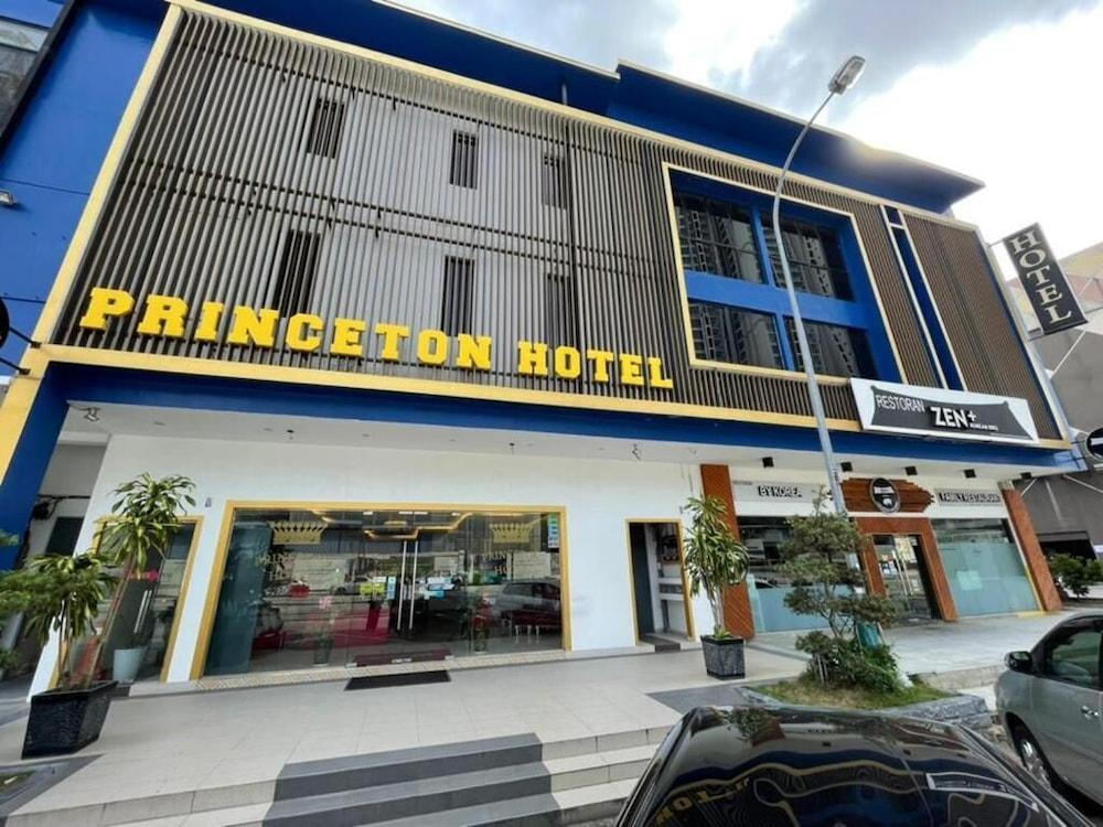 Hotel Zamburger Bukit Indah Johor Bahru Kültér fotó